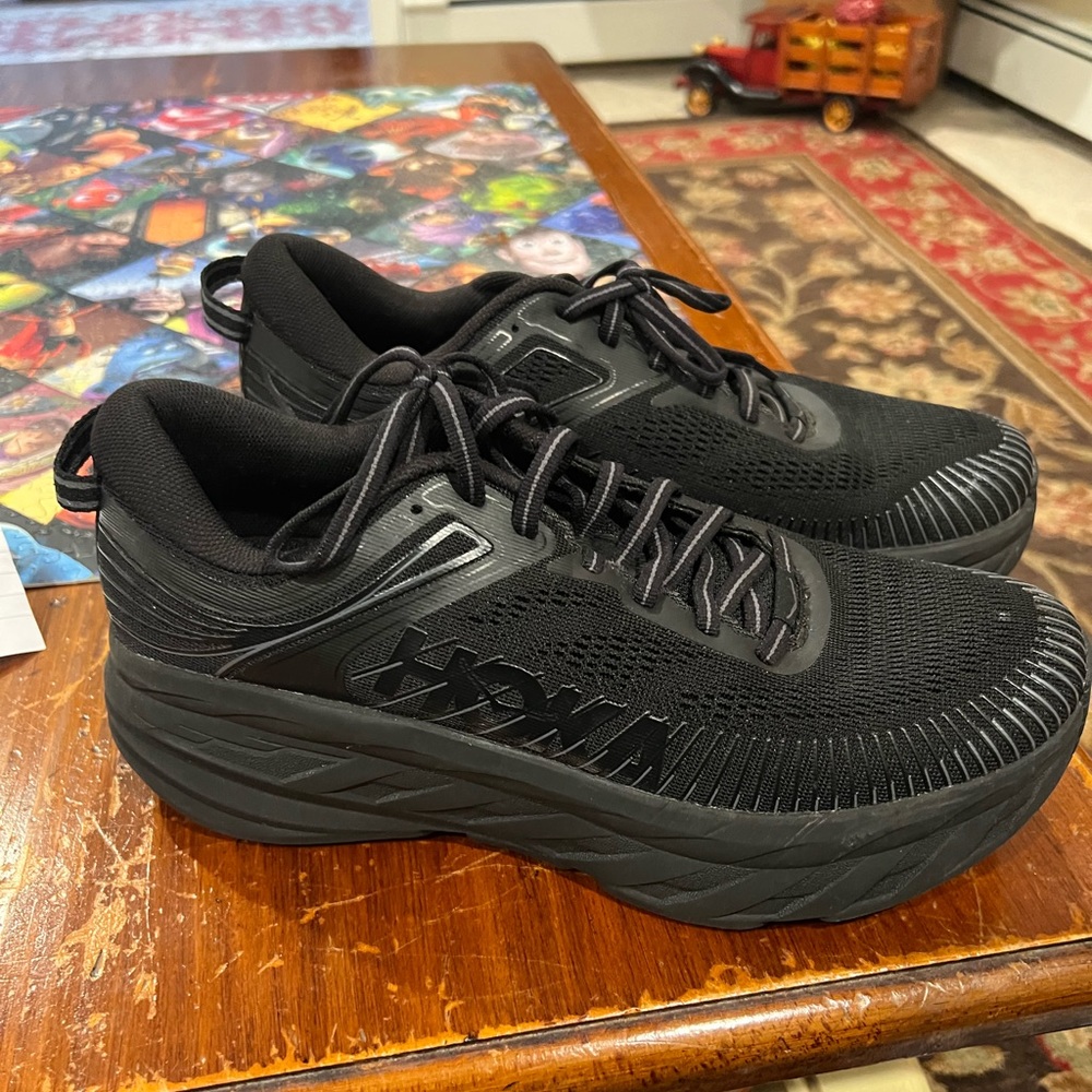 Women’s Hoka black Bondi 7 size 8.5